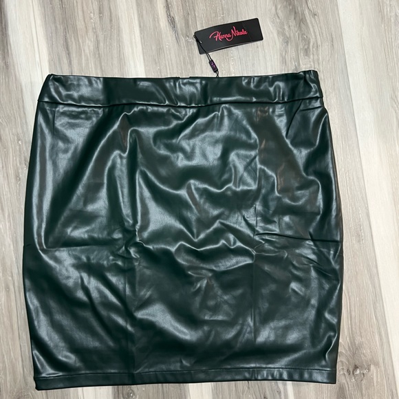 Hanna Nikole Dresses & Skirts - Green skirt